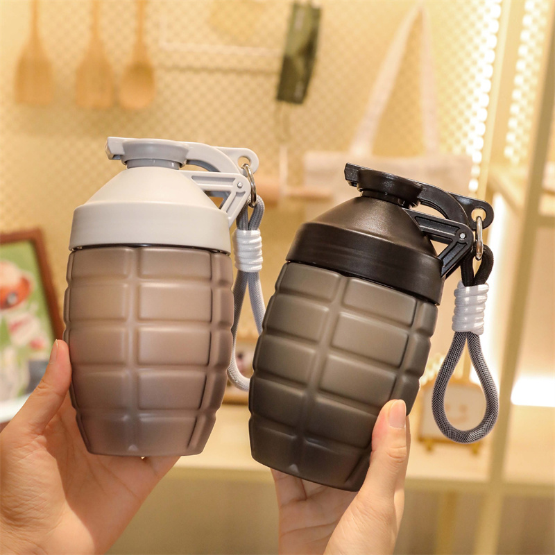 زجاجة ماء لياقة بدنية رياضية ، - مراجعة Protein Shaker Bottle وسعره