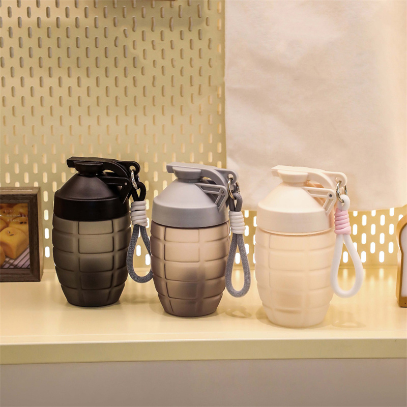 زجاجة ماء لياقة بدنية رياضية ، - مراجعة Protein Shaker Bottle وسعره
